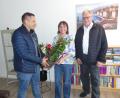 Bild: rn
Mit Blumen hießen die Bürgermeister Marcus Gradl und Udo Müller die Diplom-Psychologin Kerstin Sauter in Eschenbach willkommen.