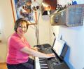 Bild: Wolfgang Hübner 
Ungebrochen ist Traegers Virtuosiät auf dem Manual ihres E-Pianos, wie beim Stück Zirkus Renz.