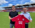 Bild: dme
Einst als Neuzugang bei der SpVgg Unterhaching von deren Präsident Manfred Schwabl begrüßt, wird Sebastian Maier (li.) jetzt Spielertrainer bei der SpVgg Landshut.