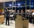 Bild: exa
Die Sänger des Gastgebers MGV Neusorg beim Frühjahrskonzert in der Aula der Fichtelnaabtalschule.