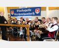 Bild: Robert Dotzauer
Mit viel Schwung und Temperament feierte die Blaskapelle Kirchenthumbach mit Gastdirigent Franz Tröster (links) im SC-Sportheim das 35-jährige Bestehen.