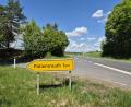 Bild: Lowak
Links und rechts der Staatsstraße auf Höhe der Abzweigung Püllersreuth könnten Windräder gebaut werden.