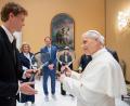 Bild: --/Vatican Media/dpa
Zwei Tennisspieler unter sich: der Weltranglistenerste Jannik Sinner (links) und Papst Leo XIV.
