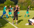 Archivbild: Alexander Bloch
Da musste einiges an Emotionen raus: Trainer Josef Dütsch (vorne) und der FC Weiden-Ost bejubeln nach einem dramatischen Relegationsspiel die 2:4-Niederlage bei der SpVgg Ruhmannsfelden. In der zweiten Relegationsrunde verpassten die Ostler gegen den TV Parsberg dann doch den Landesligaaufstieg.