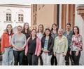 Bild: Michael Golinski, Stadt Amberg 
Die Gleichstellungsbeauftragten der Oberpfalz hielten ihr halbjährliches Treffen diesmal in Amberg ab. Von links: Tanja Schmidbauer (Landkreis Cham), Susanne Reinhardt (Weiden), Dagmar Dehner (Amberg), Daniela Keller (Tirschenreuth), Kerstin Urban (Landkreises Neustadt/WN.), Tüllin Makas (Bezirk Oberpfalz), Nadine Gräml (Amberg), Helga Forster (Landkreis Schwandorf), Sandra Gretschel (Regensburg) und Silvia Stiegler (Landkreis Regensburg).