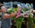 Bild: Stephan Huber
Kerstin Münch und ihre Blumen. Eine Liebe, die die Floristin seit ihrem 15. Lebensjahr begleitet. Im Concept-Store im Zentral am Marktplatz in Amberg hat ihr Geschäft "Pusteblume" eine neue Heimat gefunden.