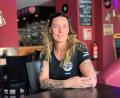 Bild: roa
Tina Fiedler betreibt seit 2. Oktober 2023 eine Kneipe in der Amberger Altstadt: Tina's Checkpoint.