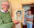 Bild: Gabi Schönberger
Robert Dotzauer mit einem gemalten Portrait von sich, es zeigt ihn im Alter von 50 Jahren. Damals war er Bürgermeister in Eschenbach. Im Hintergrund steht seine Frau Agnes.