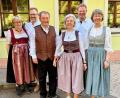 Bild: Marina Schuch
Von links: Beate Rehaber, Stefan Rehaber, der Jubilar Franz Rehaber und seine Frau Josepha Rehaber zusammen mit Bürgermeister Alwin Märkl und Maria Rehaber-Graf.
