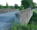 Bild: rhi
Diese Brücke über den Fensterbach in Irrenlohe dürfen künftig nur noch Radfahrer und Fußgänger benutzen. Zur Sicherheit erhält die Brüstung einen Handlauf.