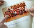 Bild: Wolfgang Steinbacher
Der Kindergarten Michelfeld hat seine früheren Schützlinge gebeten, ihm Fotos aus den 51 Jahren seines Bestehens zur Verfügung zu stellen. Für viele Michelfelder eine willkommene Gelegenheit, etwas Nostalgie zu pflegen. Das Foto zeigt eine der ersten Kindergartengruppen Mitte der 70er Jahre.