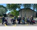 Bild: Wilhelm Koch
Die Kraftradgruppe Frohsinn vor dem Tempel-Museum in Etsdorf.Von links: Kai Fleming, Andreas Eucker, Eggs Gildo, Arno Frank, Oliver Maria Schmitt und Till Mette.