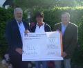 Bild: Albert Schindlbeck
Wilhelm Trisl, Ursula Schroll und Klaus Wendler (von links) bei der Spendenübergabe.