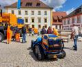 Bild: mfh
Moderne Straßenkehrmaschinen fahren selbstständig. Davon konnten sich die Besucher am Tag der offenen Tür überzeugen.
