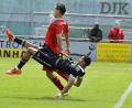 Bild: Hubert Ziegler
Kevin Mutove (vorne) und die DJK Ammerthal gerieten am Samstag gegen den SSV Jahn Regensburg II in sportliche Schieflage.
