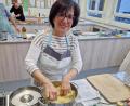 Bild: Thomas Dobler 
Dina Bayoud-Kohls Arabisch-Kochen-Kurse an der Volkshochschule Schwandorf sind regelmäßig ausgebucht, manche Teilnehmer kommen seit 30 Jahren.