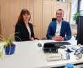 Bild: Oswald Zintl
Cornelia Wöhrl und Lukas Anzer ist Nachfolger von Cornelia Wöhrl und übernimmt die Leitung der Raiffeisenbank Waldershof.