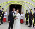 Bild: kro
Verena Michl und Jonas Stuiber beim Verlassen der Konnersreuther Pfarrkirche.