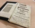 Bild: upl
Das originale Stammbuch der Bruderschaft aus dem Jahr 1725 wird im Tresor der Pfarrei Großschönbrunn verwahrt.