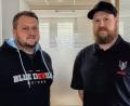 Bild: Christian Kaminsky
Ralf Herbst (rechts) ist neuer Geschäftsstellenleiter. Sebastian Schell verstärkt Sponsoring-Team der Blue Devils Weiden.