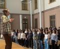 Bild: Michaela Treese/MRG
Chorleiter und Arrangeur Andreas Kuch (Viva Voce) beim Workshop mit den rund 150 Sängerinnen und Sängern der vier beteiligten Schulchöre.