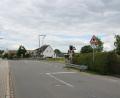 Bild: bjp
Beim Schwarzenbacher Bahnübergang soll der Verkehr von der Eichenstraße (von rechts) Richtung Bahnstrecke und Kreisstraße eine "abknickende Vorfahrt" erhalten: Das möchte die Deutschen Bahn so.