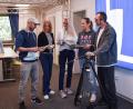 Bild: ubb
Im neuen Filmstudio müssen nur noch ein paar Kleinigkeiten installiert werden. Das T1-Team um Leiter Philipp Reich, Sabine Reif, Lenka Křížová, Sabine Wagner und Christian Kreil (von links) besprechen, welche neuen Möglichkeiten der umgebaute Raum nun bietet.