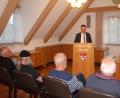 Bild: soj/exb
Bürgermeister Wolfgang Söllner lieferte in der Bürgerversammlung einen Überblick über das Gemeindeleben.