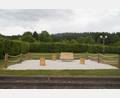 Bild: wel
Das ist erst der Anfang: Eine neue Liegeterrasse entsteht im Oberviechtacher Freibad.