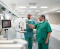 Bild: Adrian Zimmermann
Oberarzt Dr. Ilies (links) und Chefarzt de Souza (rechts) bilden das neue Führungsduo in der Anästhesie des St.-Anna-Krankenhauses .