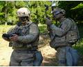 Bild: Julian Trager [jut] (julian.trager@oberpfalzmedien.de)
Die US-Armee testet auf dem Truppenübungsplatz Hohenfels neue Technologien. Hier lassen zwei Soldaten eine Drohne steigen.