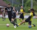 Bild: ham
Moritz Wich (links) und die SG Wernberg/Weihern waren mit dem Kreisligisten SV Haselbach auf Augenhöhe und scheiterten erst im Elfmeterschießen.