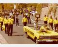 Archivbild: Archiv Opel-Club Schönhaid/exb
Seit 1979 hat der Opel-Club ein vereinseigenes gelbes Opel-Cabrio. Eingesetzt wurde es erstmals vor großem Publikum im August 1980 beim Festumzug des Trachtenvereins Friedenfels.