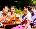 Symbolbild: Kzenon – stock.adobe.com
Ein Glück, dass es Biergärten gibt.