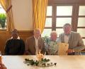 Bild: Stefanie Gradl
Bürgermeister Hans-Martin Schertl und Pfarrer Hrudaya Madanu konnten dem Jubelpaar Rita und Paul Schneider zur Goldenen Hochzeit gratulieren.