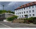 Bild: Thorsten Schreiber
Die Sanierung der Johann-Andreas-Schmeller-Mittelschule stand am Mittwoch auf der Tagesordnung im Stadtrat. Unter anderem soll zwischen der neuen Zweifachturnhalle (links) und dem Schulgebäude eine Erweiterung mit Verbindungsbrücke gebaut werden, die einen barrierefreien Zugang ermöglichen soll.