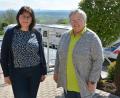 Bild: jr
Seit 2001 stand Gerlinde Lang (rechts) an der Spitze des Tourismusfördervereins der VG Mitterteich, der jetzt mehrheitlich die Vereinsauflösung beschloss. Unterstützung fand sie immer bei Gabi Bleistein, der Leiterin der Tourist-Info der VG, die seit 1999 dabei war. Beide galten als Dreamteam des Tourismus.
