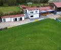 Bild: Reiner Ullmann
Mit über 3400 Arbeitsstunden hat der Sportverein Immenreuth auf seinem Gelände einen "Begegnungsplatz für Vereine" errichtet. Ein neues Toilettengebäude (von links), ein Mehrzweckgebäude mit Gastroküche und Veranstaltungsraum sowie eine überdachte Freifläche mit Bänken und Tischen bieten viele Möglichkeiten zur Nutzung.