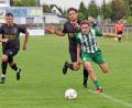 Bild: gb
Alexander Dylda (rechts) und der SV Mitterteich müssen gegen die SpVgg Bayreuth II mit mindestes zwei Toren Abstand gewinnen, um die Klasse zu halten.