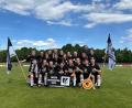 Bild: Matthias Kurz
Da ist das Ding. Nach vier Jahren in der Bezirksoberliga verabschieden sich die Frauen des 1. FC Schwarzenfeld in die Landesliga.