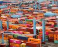 Bild: Christian Charisius/dpa
Container vor der Verladung im Hamburger Hafen. Die deutsche Industrie hofft auf Entspannung im Zollkonflikt mit den USA. (Archivbild)