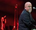 Bild: Boris Roessler/dpa
Billy Joel bei einem Konzert in Frankfurt im September 2016. Der Mann am Klavier ist krank.