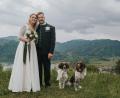 Bild: Chris Eberhardt/chriseberhardt.de/exb
Sabrina Bittner aus Friedenfels und Tom Seitz aus Dürn/Breitenbrunn im Altmühltal gaben sich am Schliersee das Jawort.