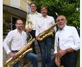 Bild: Sax Brothers/exb
Die Sax-Brothers spielen bei einem karitativen Frühschoppen auf dem Schafferhof in Neuhaus bei Windischeschenbach.