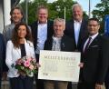 Bild: gf
Goldene Meisterbriefe für Handwerksmeisterin und Meister aus Amberg. Unser Bild zeigt (v.l.n.r.) Vizepräsident Gerhard Ulm, Edmund Knüttel, Karin Moser, Oberbürgermeister Michael Cerny, Roland Birkl, Bernhard Schöppl, Alexander Stahl (Geschäftsführer der Handwerkskammer) und Kreishandwerksmeister Dietmar Lenk.