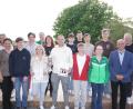 Bild: nib
Vorstand Markus Schleicher (6. von links) und 2. Bürgermeister Florian Adam (2. von rechts) gratulierten den Vertretern der erfolgreichen Mannschaften zu ihren Erfolgen sowie den besten Einzelkeglern Sabrina Winkler (5. von links) und Thomas Wifling (1 von rechts).