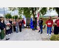 Bild: Gerhard Krones
Die tschechischen und deutschen Jugendlichen gemeinsam bei der sehr emotionalen Gedenkzeremonie im Friedhof von Žihle im Rahmen des Europäischen Jugendprojekts Oberpfalz.