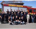 Bild: hdk
Die Jugendfeuerwehr Königstein feierte ihr 40-jähriges Bestehen. Dafür durften die Nachwuchs-Feuerwehrleute vor dem "echten" Feuerwehrauto Aufstellung nehmen.