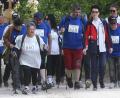 Bild: Hirsch
Gemeinsam macht sich die Walkinggruppe der Lebenshilfe mit Betreuer Klaus Deml (links) auf den Weg.