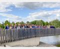 Bild: Anton Kunz/Landratsamt Tirschenreuth
Die Verantwortlichen und Gäste des Fachkräftezentrums Nordoberpfalz auf der Fischhofbrücke Tirschenreuth.